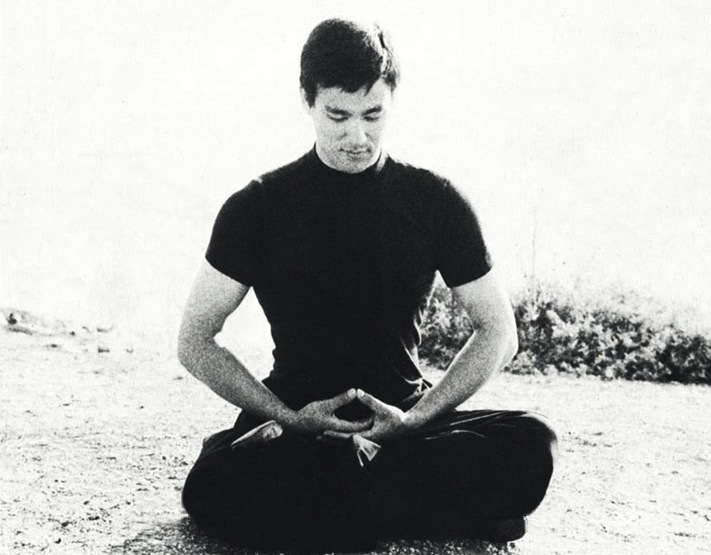 Bruce-Lee-Meditating1